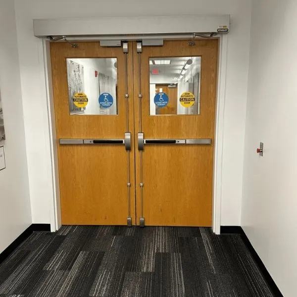 Commercial glass entry door